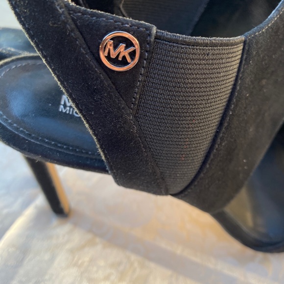 Michael Michael Kors women’s faux suede high heel slip on shoes, blk Size 7.5 - Picture 5 of 12